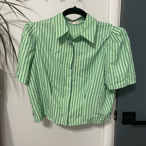 NWOT Light Green Cropped Button Down with Puff Sleeve - Picture 1 of 5